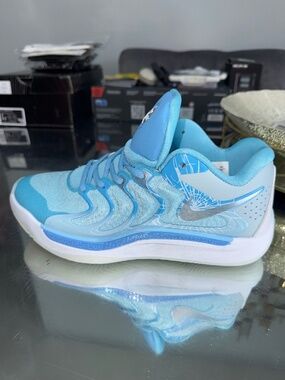 Nike KD 17 "Christmas" basketball shoes